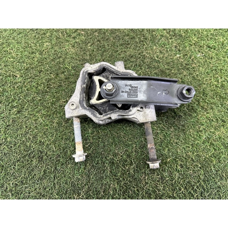Подушка двигуна (двигатель и элементы) LAND ROVER Discovery Sport L550 2016 2.0 LR032311