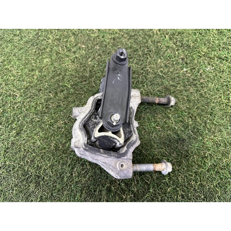 Подушка двигуна (двигатель и элементы) LAND ROVER Discovery Sport L550 2016 2.0 LR032311