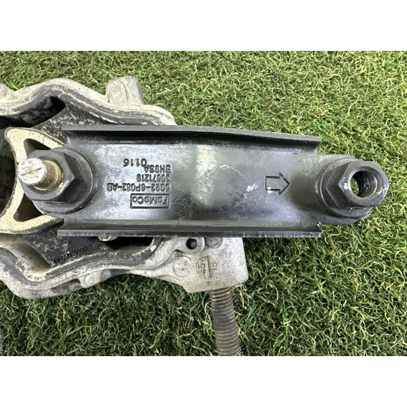 Подушка двигуна (двигатель и элементы) LAND ROVER Discovery Sport L550 2016 2.0 LR032311
