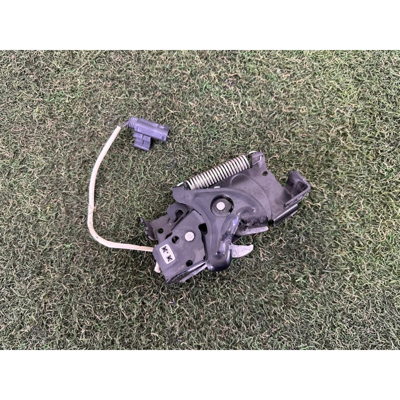 Замок капота (кузов и элементы) BMW X1 F48 2016 2.0 51237431369