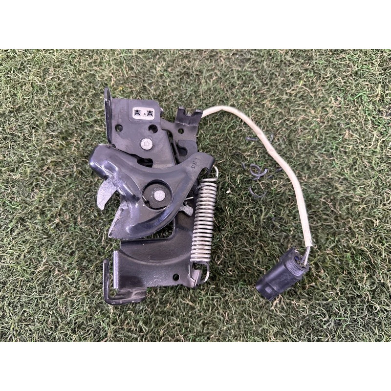 Замок капота (кузов и элементы) BMW X1 F48 2016 2.0 51237431369
