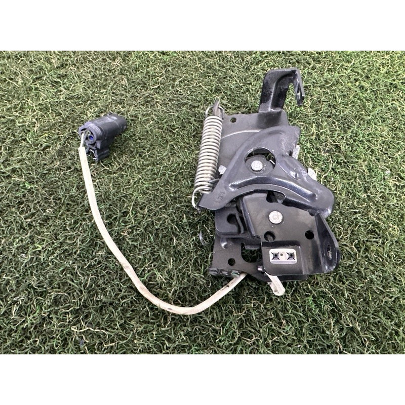 Замок капота (кузов и элементы) BMW X1 F48 2016 2.0 51237431369