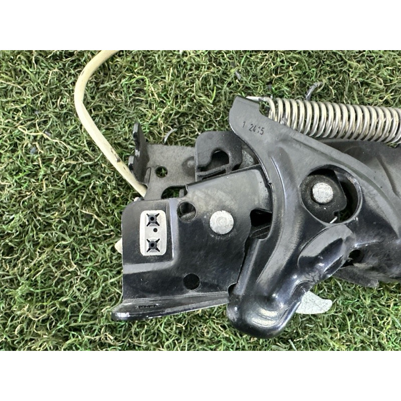 Замок капота (кузов и элементы) BMW X1 F48 2016 2.0 51237431369
