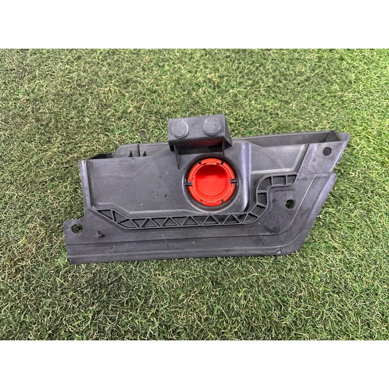 Крышка аккумулятора (кузов и элементы) BMW X1 F48 2016 2.0 51717290727