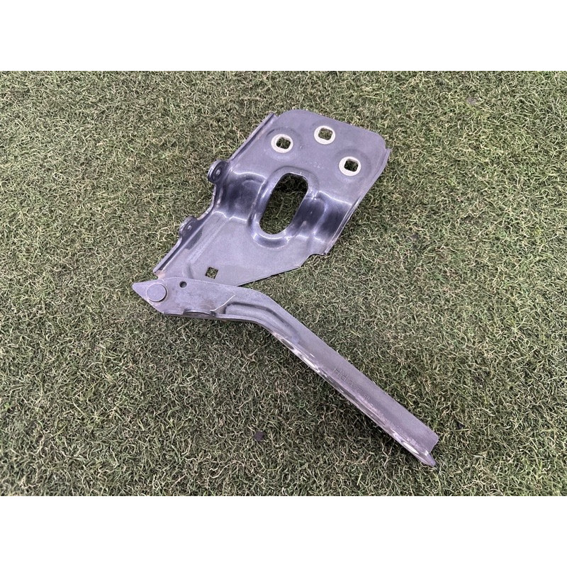 Петля капота (кузов и элементы) Volkswagen Touareg NF 2013 3.6 CGRA 7P6823302
