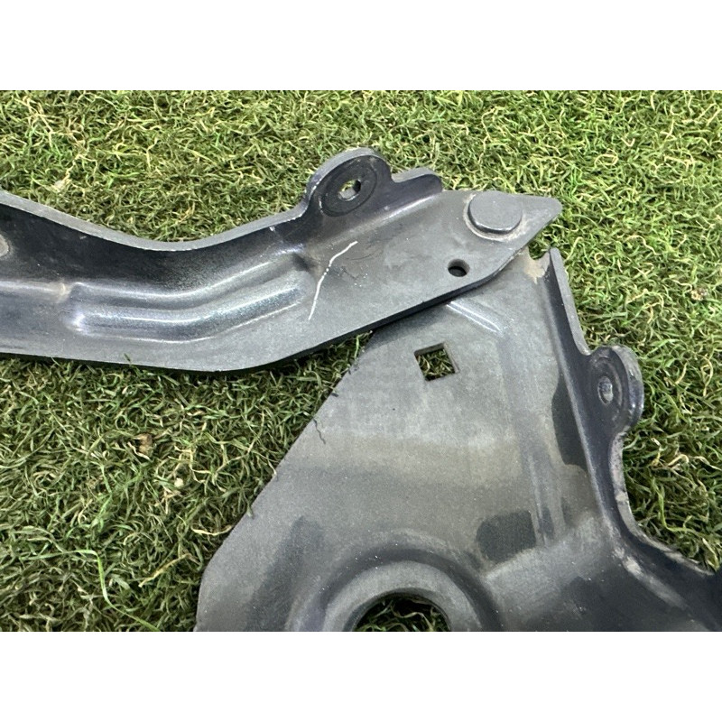 Петля капота (кузов и элементы) Volkswagen Touareg NF 2013 3.6 CGRA 7P6823302