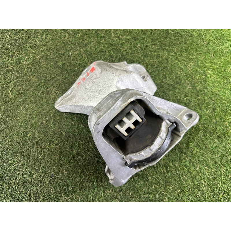 Подушка двигателя (двигатель и элементы) Nissan Rogue T33 2021 2.5 PR25DD 112106RA0A