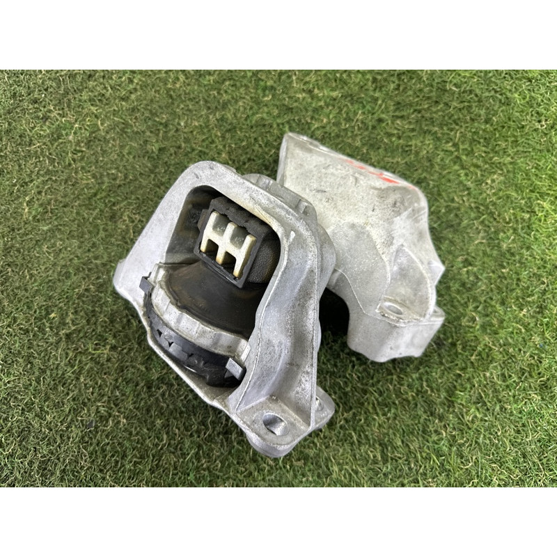 Подушка двигателя (двигатель и элементы) Nissan Rogue T33 2021 2.5 PR25DD 112106RA0A
