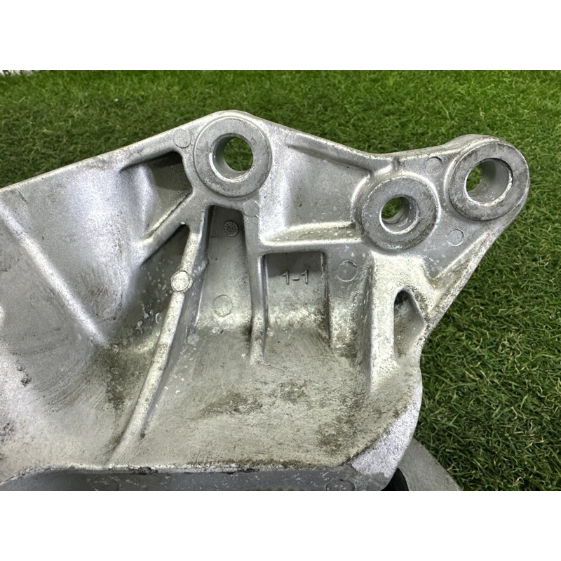 Подушка двигателя (двигатель и элементы) Nissan Rogue T33 2021 2.5 PR25DD 112106RA0A