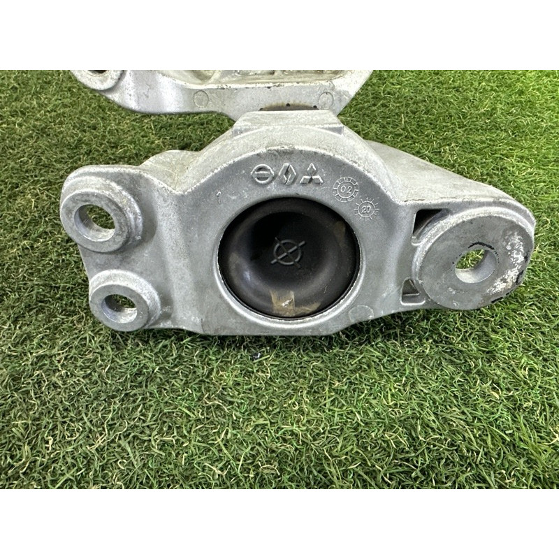 Подушка двигателя (двигатель и элементы) Nissan Rogue T33 2021 2.5 PR25DD 112106RA0A