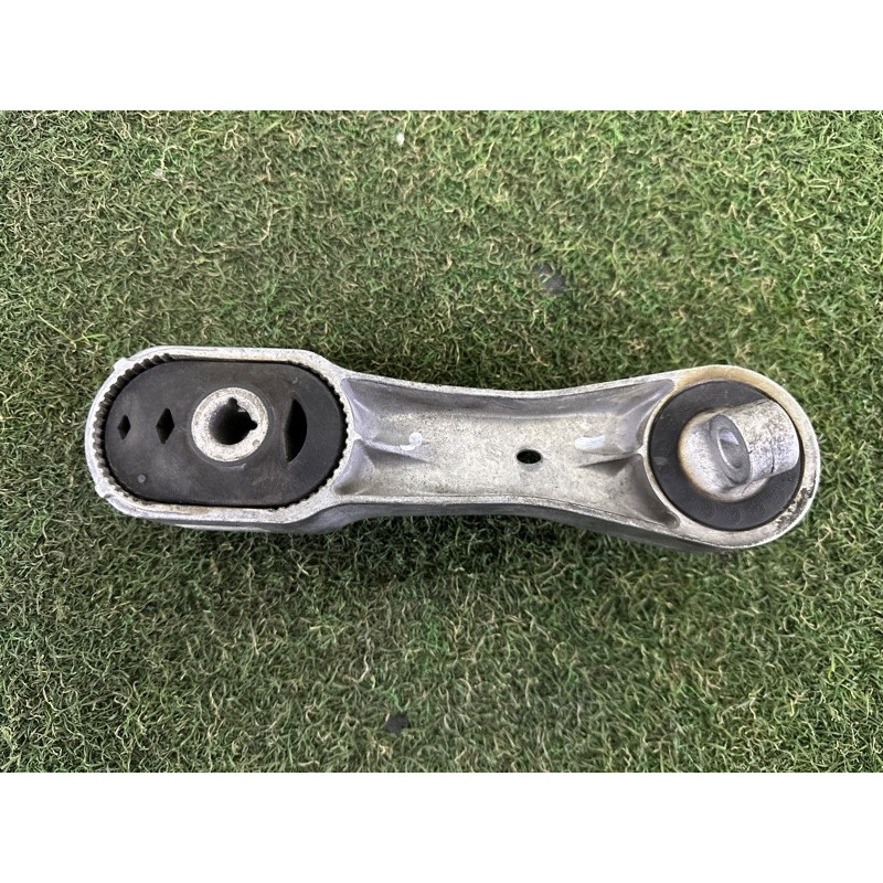 Подушка двигателя (двигатель и элементы) BMW X1 F48 2016 2.0 22116885786