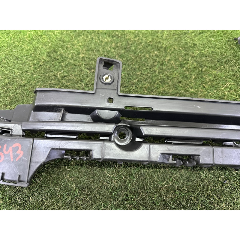 Кріплення бампера (кузов и элементы) LAND ROVER Range Rover L405 2014 5.0 LR037925