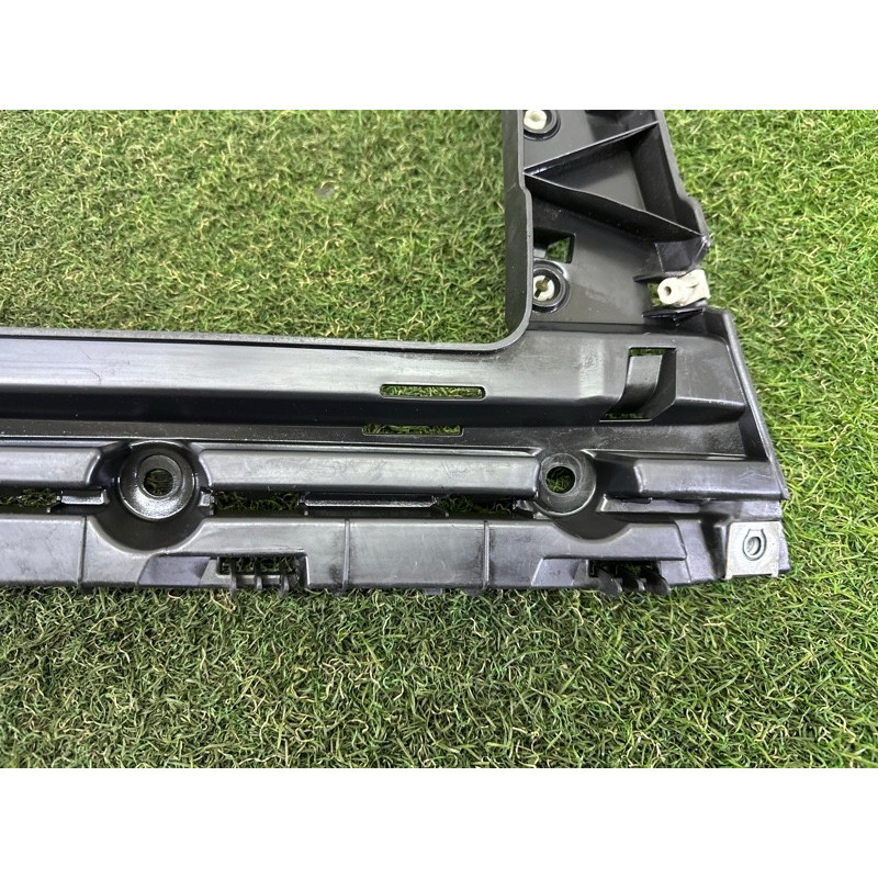 Кріплення бампера (кузов и элементы) LAND ROVER Range Rover L405 2014 5.0 LR037925