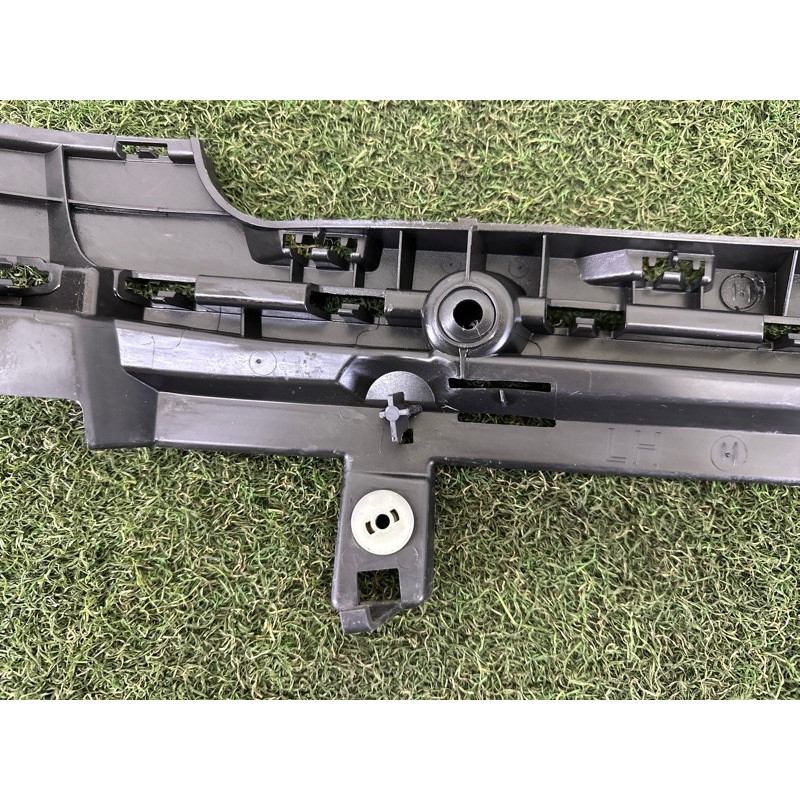 Кріплення бампера (кузов и элементы) LAND ROVER Range Rover L405 2014 5.0 LR037925