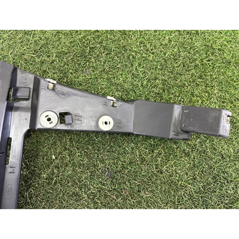 Кріплення бампера (кузов и элементы) LAND ROVER Range Rover L405 2014 5.0 LR037925