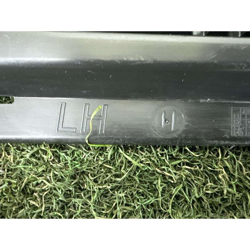 Кріплення бампера (кузов и элементы) LAND ROVER Range Rover L405 2014 5.0 LR037925
