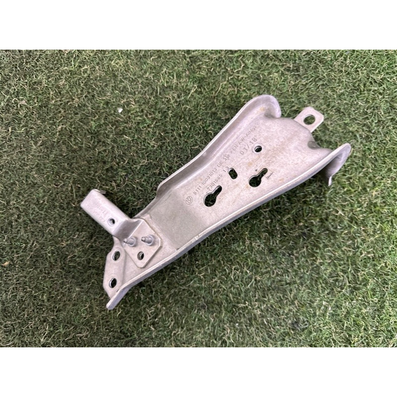 Кронштейн радиатора (кузов и элементы) BMW X1 F48 2018 2.0 51117301585