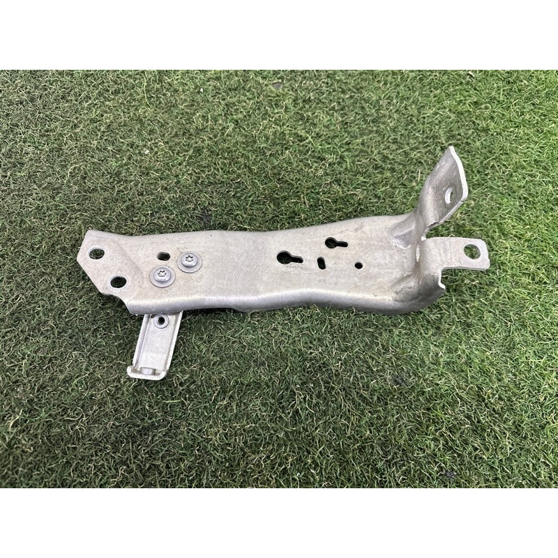 Кронштейн радиатора (кузов и элементы) BMW X1 F48 2018 2.0 51117301585