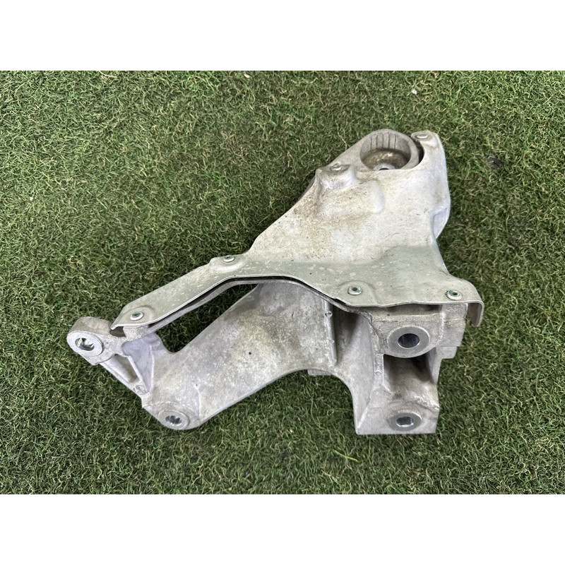Кронштейн подушки двигателя (кронштейны двигателя) BMW X5 E70 2011 3.0 22116797920