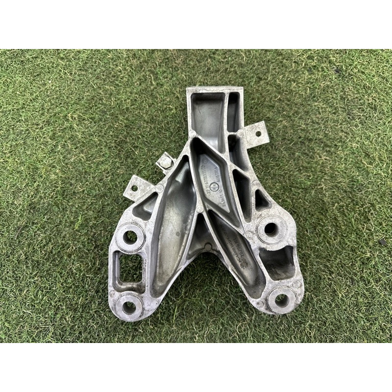 Кронштейн подушки двигателя (кронштейны двигателя) BMW X5 E70 2011 3.0 22116778331