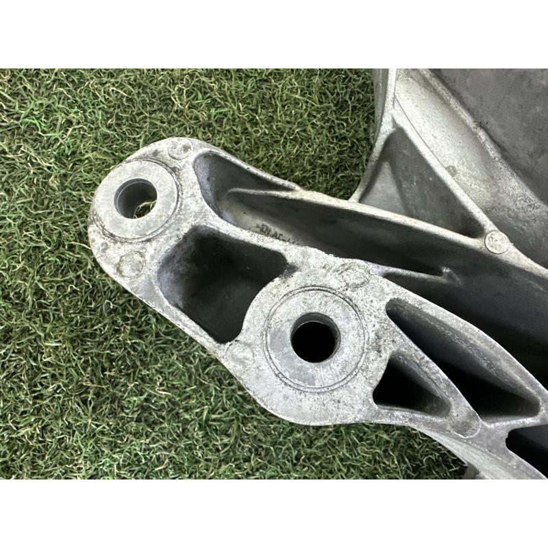 Кронштейн подушки двигателя (кронштейны двигателя) BMW X5 E70 2011 3.0 22116778331