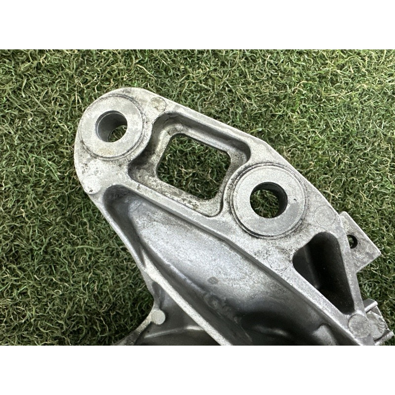 Кронштейн подушки двигателя (кронштейны двигателя) BMW X5 E70 2011 3.0 22116778331