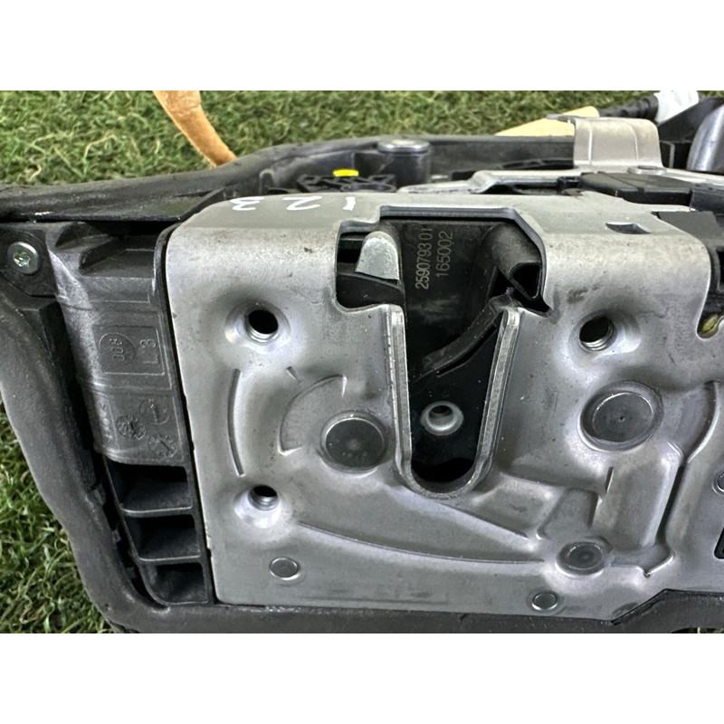 Замок двери (кузов и элементы) BMW 5-series G30 2017 2.0 B46B20 51227281941