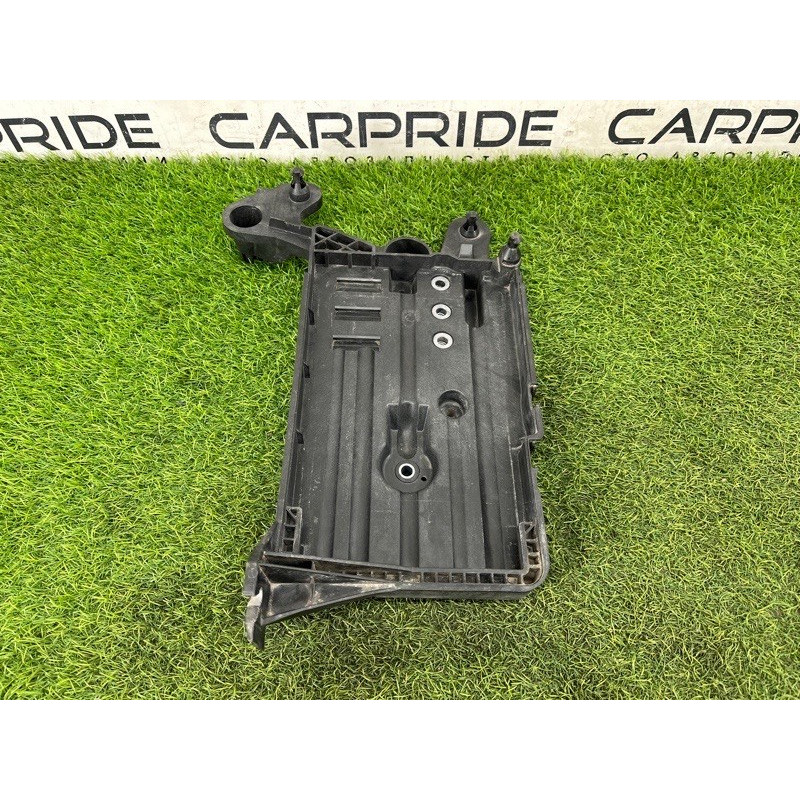 Підставка акумулятора (кузов и элементы) Volkswagen Golf 7 2.0 5Q0915331J