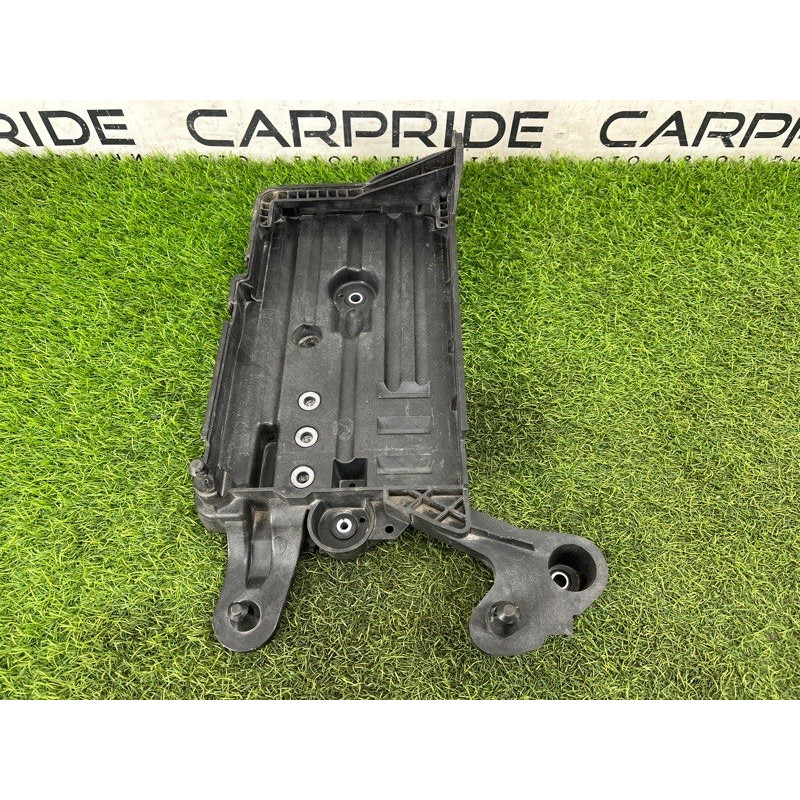 Підставка акумулятора (кузов и элементы) Volkswagen Golf 7 2.0 5Q0915331J