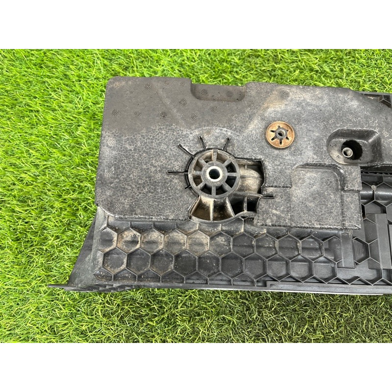 Підставка акумулятора (кузов и элементы) Volkswagen Golf 7 2.0 5Q0915331J