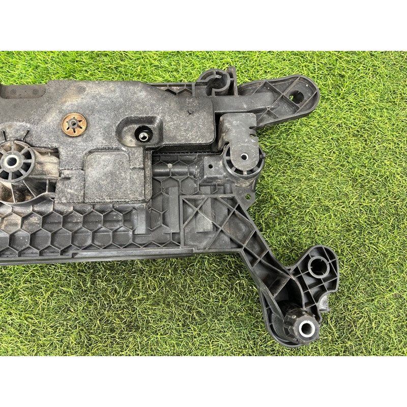 Підставка акумулятора (кузов и элементы) Volkswagen Golf 7 2.0 5Q0915331J