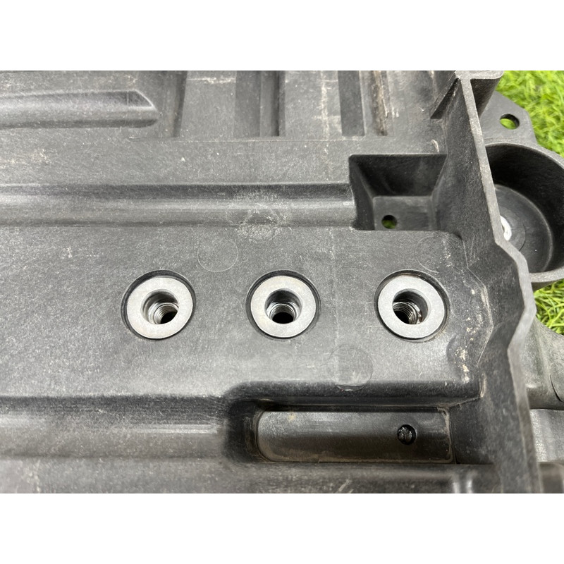 Підставка акумулятора (кузов и элементы) Volkswagen Golf 7 2.0 5Q0915331J