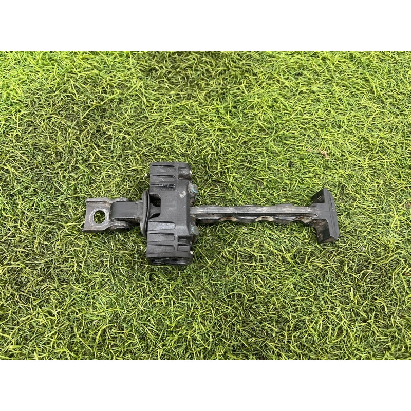 Обмежувач дверей (кузов і елементи) Volkswagen Amarok 2H 2.0 2H0837249