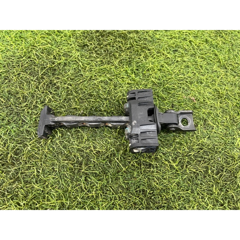 Обмежувач дверей (кузов і елементи) Volkswagen Amarok 2H 2.0 2H0837249