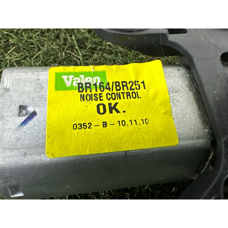 Мотор дворников (электрика) Mercedes-Benz GL X164 2011 3.0 A2518200042