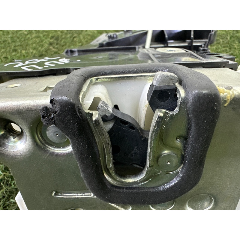 Замок двери (кузов и элементы) Mercedes-Benz GL X164 2011 3.0 A1647202035