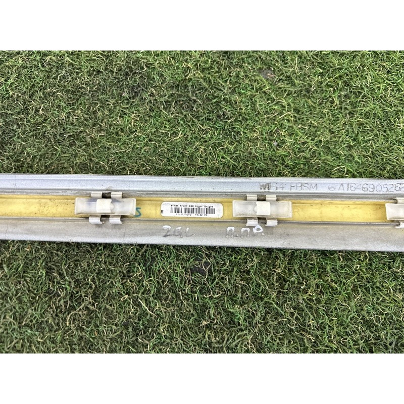 Зовнішній молдинг дверки (кузов і елементи) Mercedes-Benz GL X164 2011 3.0 A16469052629999