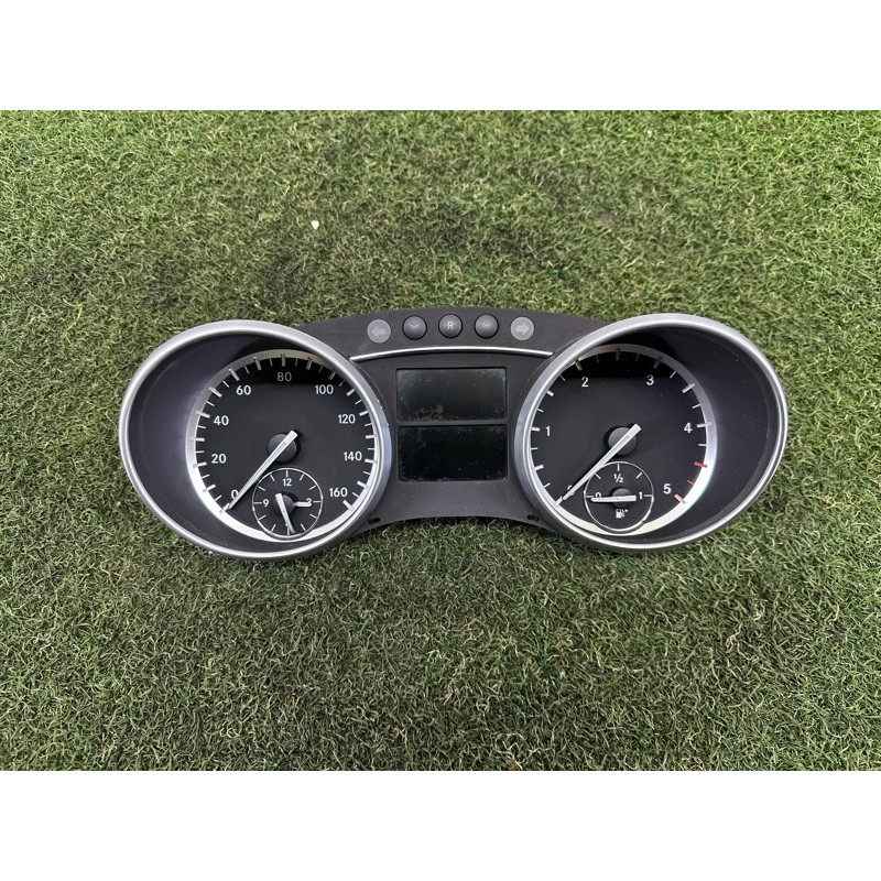 Панель приладів (салон) Mercedes-Benz GL X164 2011 3.0 A2519006100