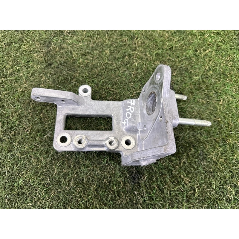 Кронштейн радиатора EGR (кронштейны двигателя) Nissan Rogue T33 2021 2.5 PR25DD 147176CA1A