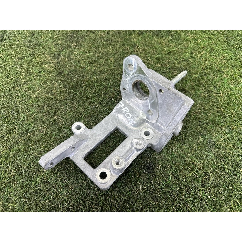 Кронштейн радиатора EGR (кронштейны двигателя) Nissan Rogue T33 2021 2.5 PR25DD 147176CA1A