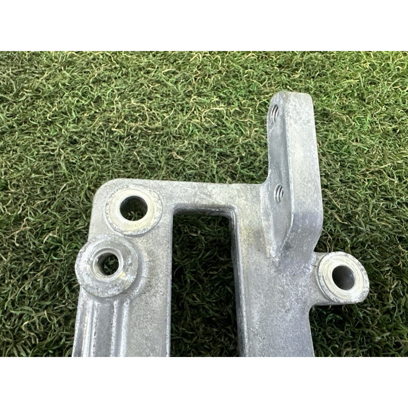 Кронштейн радиатора EGR (кронштейны двигателя) Nissan Rogue T33 2021 2.5 PR25DD 147176CA1A