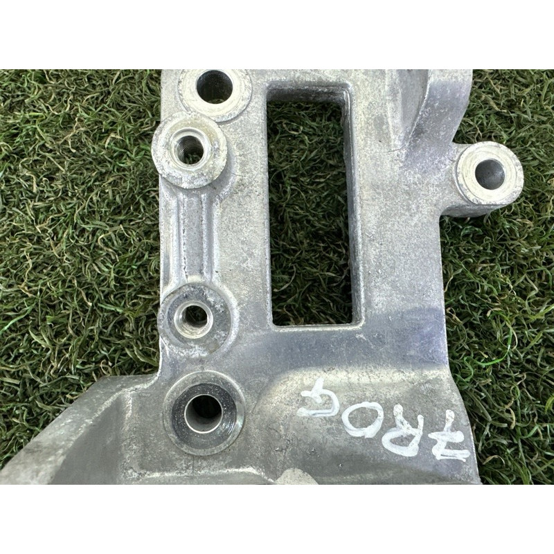 Кронштейн радиатора EGR (кронштейны двигателя) Nissan Rogue T33 2021 2.5 PR25DD 147176CA1A