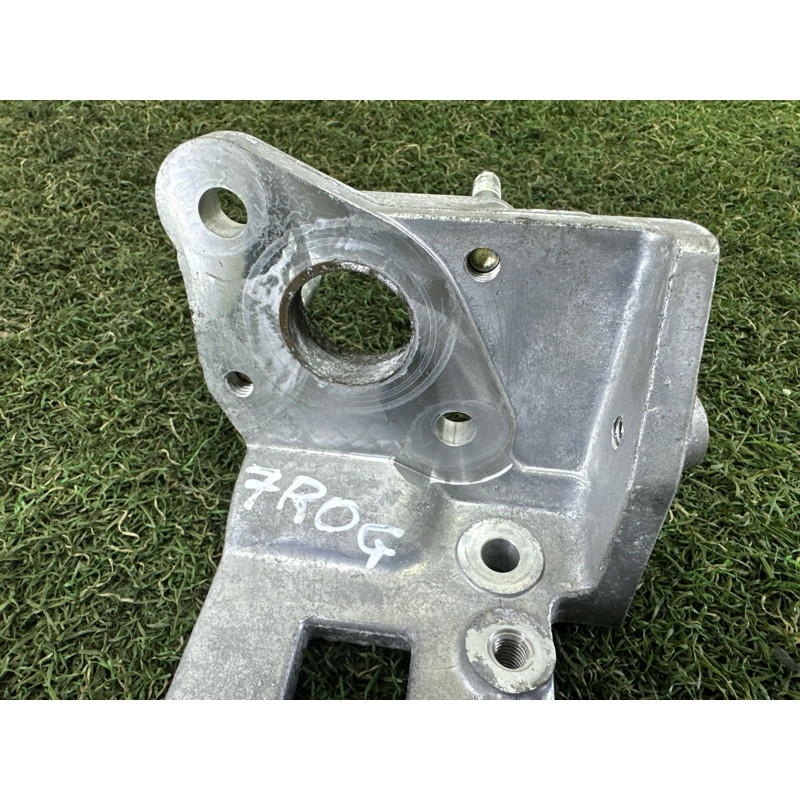 Кронштейн радиатора EGR (кронштейны двигателя) Nissan Rogue T33 2021 2.5 PR25DD 147176CA1A