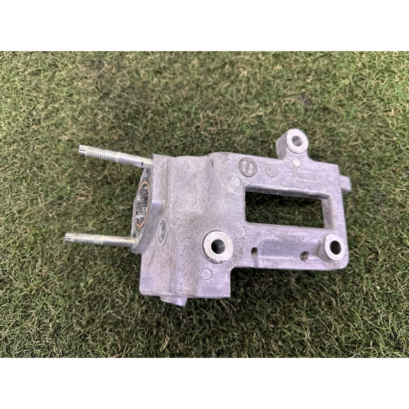Кронштейн радиатора EGR (кронштейны двигателя) Nissan Rogue T33 2021 2.5 PR25DD 147176CA1A