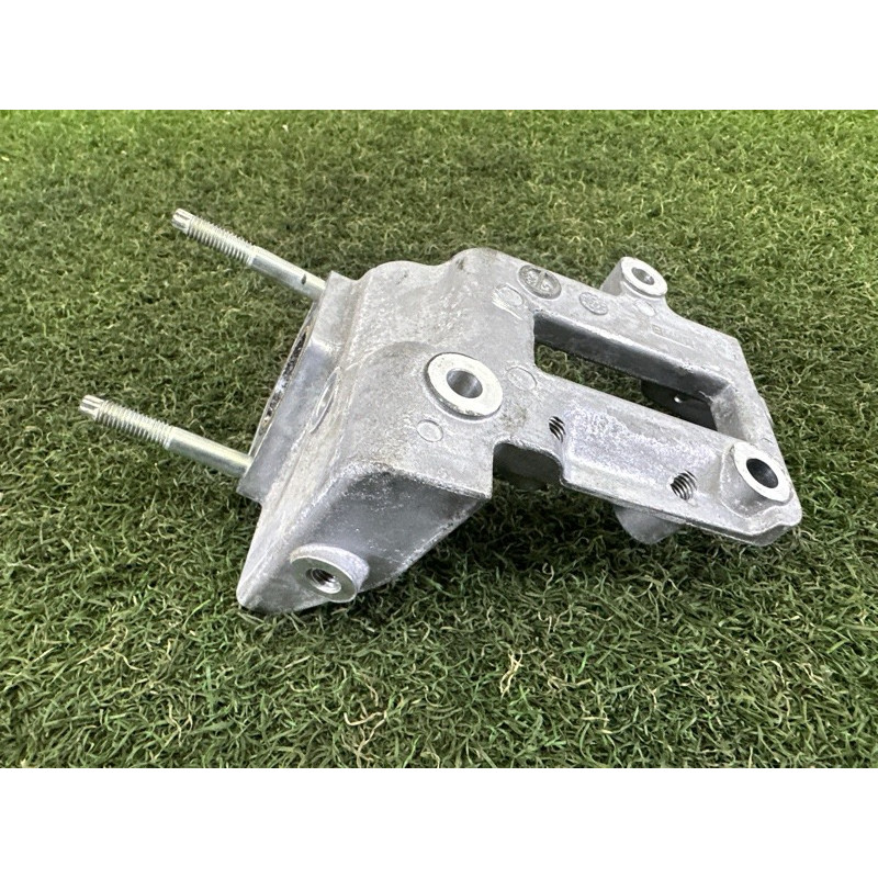 Кронштейн радиатора EGR (кронштейны двигателя) Nissan Rogue T33 2021 2.5 PR25DD 147176CA1A
