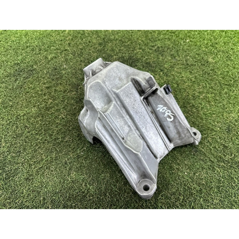Кріплення подушки двигуна (кронштейни двигуна) AUDI Q5 FY 2018 2.0 DAYB 4M0199307CB