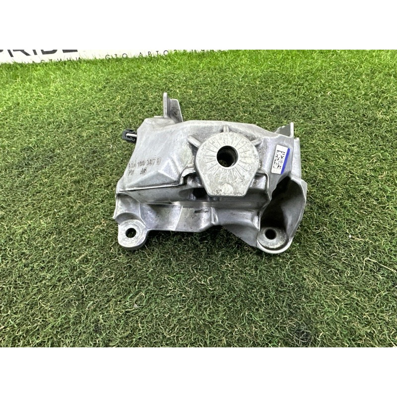 Кріплення подушки двигуна (кронштейни двигуна) AUDI Q5 FY 2018 2.0 DAYB 4M0199307CB