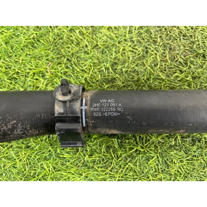 Патрубок (система охлаждения) Volkswagen Amarok 2H 2.0 2H0122051T