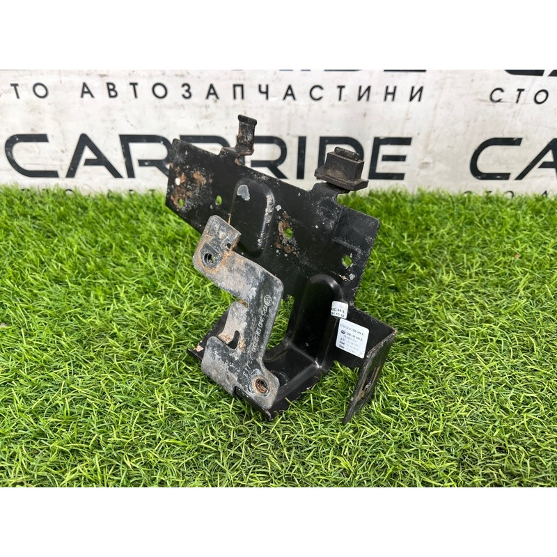 Кронштейн вакуумного клапана (кронштейни двигуна) Volkswagen Amarok 2H 2.0 2H0131563J