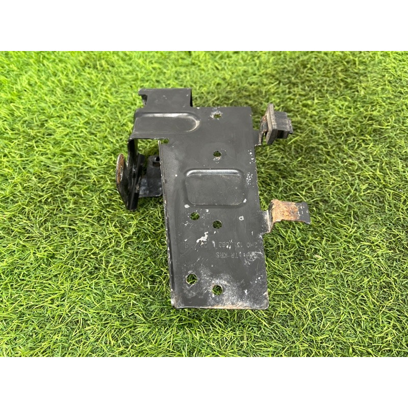 Кронштейн вакуумного клапана (кронштейни двигуна) Volkswagen Amarok 2H 2.0 2H0131563J